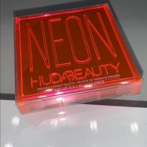 HUDA BEAUTY NEON PINK OBSESSIONS